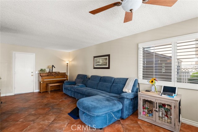 Detail Gallery Image 15 of 44 For 19422 Totem Ct, Riverside,  CA 92508 - 3 Beds | 2/1 Baths