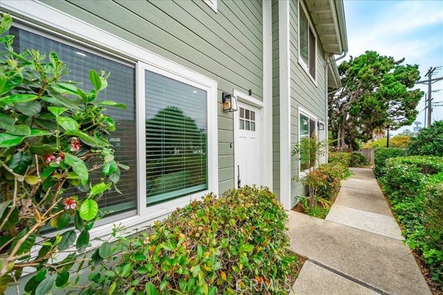 Detail Gallery Image 4 of 25 For 2525 Jefferson St #B,  Carlsbad,  CA 92008 - 2 Beds | 1/1 Baths