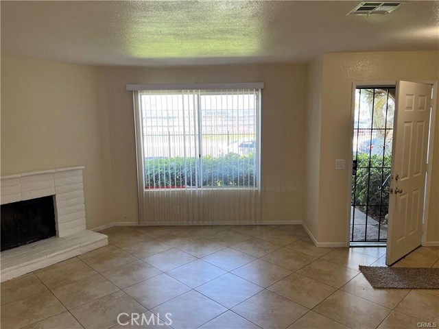 117 Tiger Lane, San Jacinto CA: https://media.crmls.org/medias/b063091c-9401-480e-9306-c4bfbd4d1b86.jpg