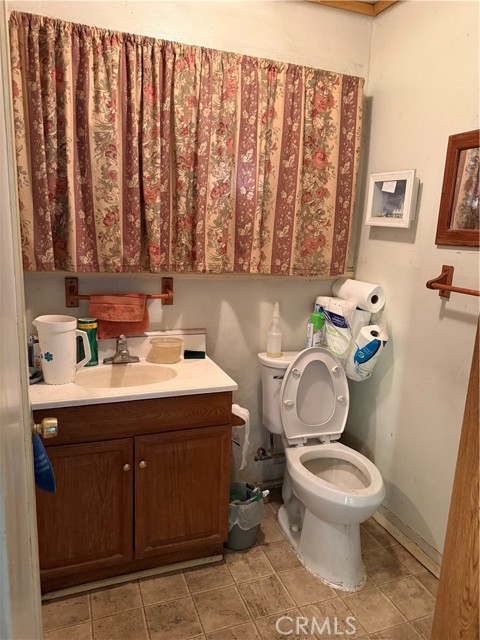 Detail Gallery Image 6 of 6 For 1510 W Merrill, Rialto,  CA 92376 - 4 Beds | 2/1 Baths