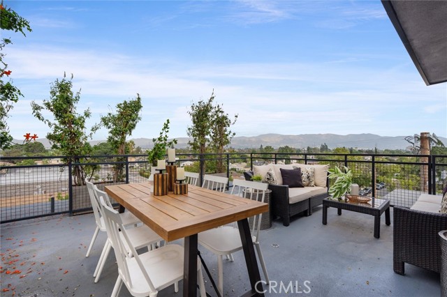 Detail Gallery Image 8 of 33 For 11410 W Calvert St, North Hollywood,  CA 91606 - 3 Beds | 3/1 Baths