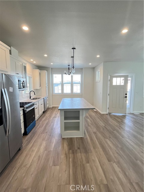 Detail Gallery Image 2 of 20 For 1550 Rimpau Ave #42,  Corona,  CA 92881 - 4 Beds | 2 Baths