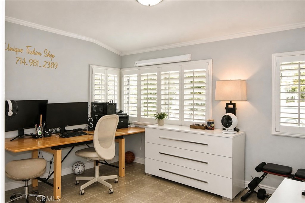 https://media.crmls.org/medias/b06521b5-7331-473c-850a-f54f6484296d.jpg?preset=X-Large