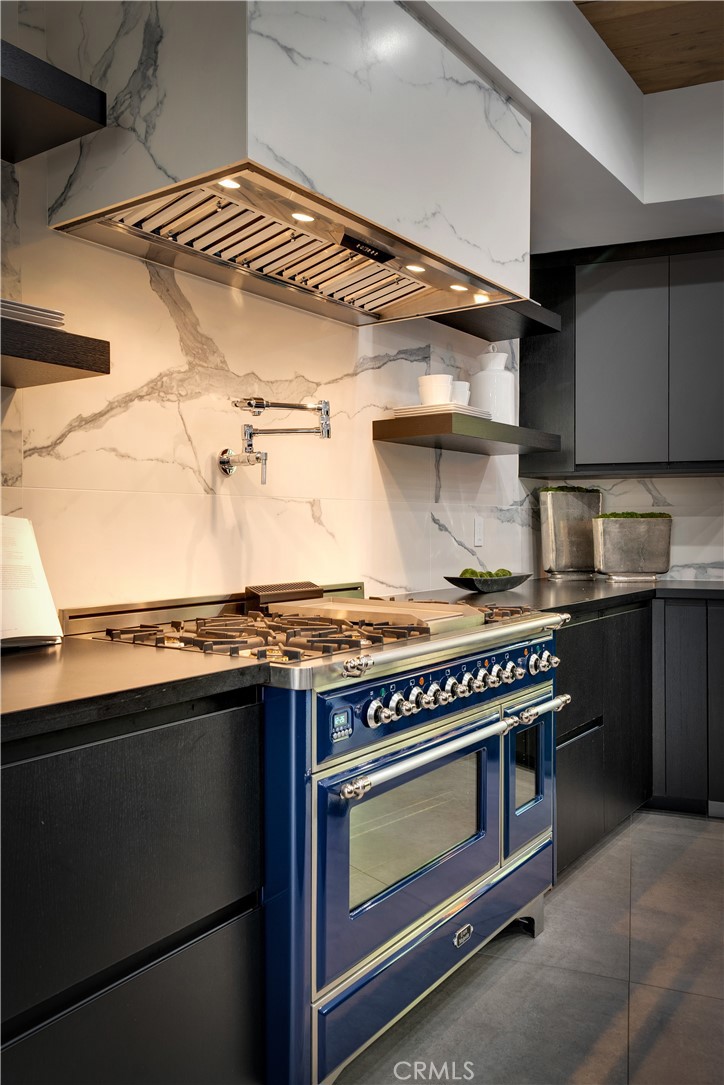 22. 2743 Laurel Canyon Boulevard Los Angeles, CA 90046