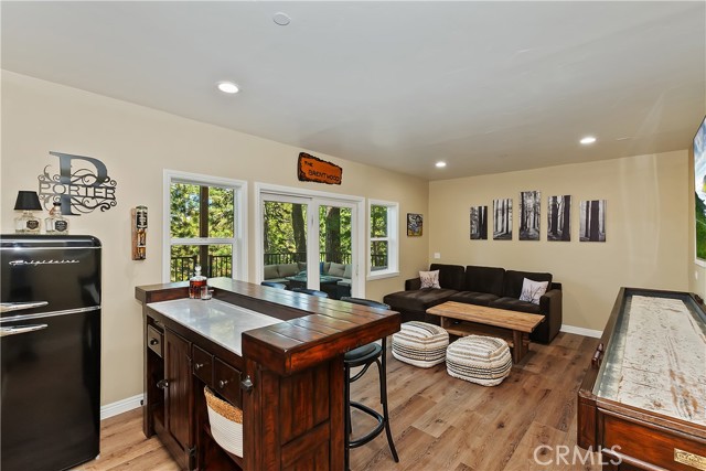 1119 Brentwood Drive, Lake Arrowhead CA: https://media.crmls.org/medias/b065e883-e30e-483e-bc27-67838c99541a.jpg