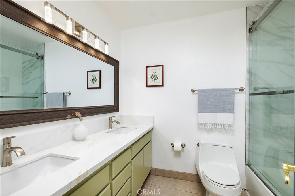 MLS #OC25198185 image #17