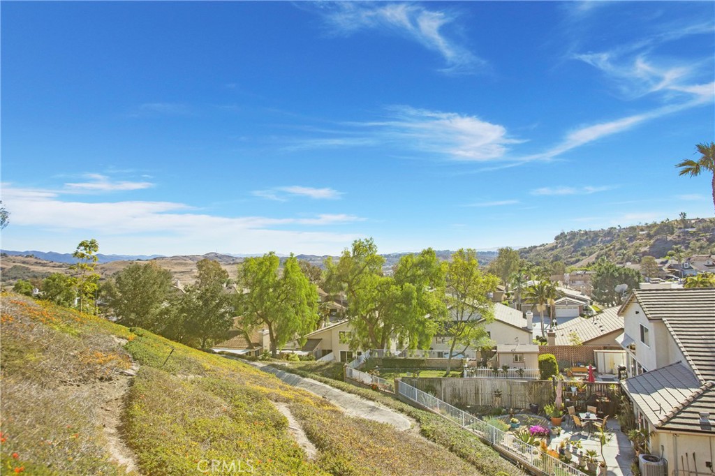https://media.crmls.org/medias/b0662925-7dd2-4c23-b090-363a689e1605.jpg?preset=X-Large