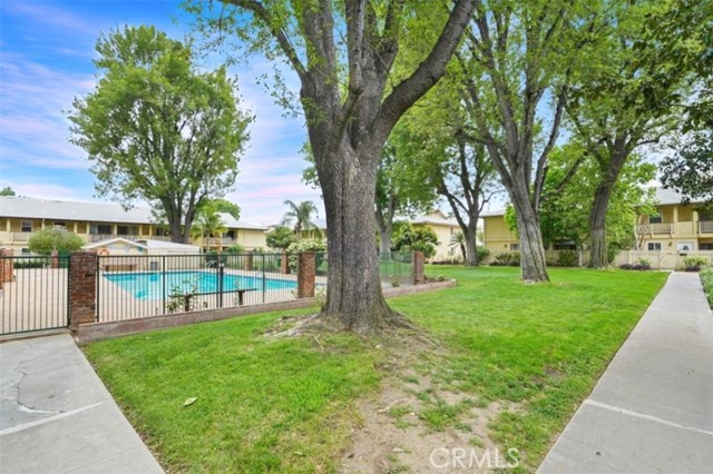 Detail Gallery Image 8 of 18 For 8100 Canby Ave #4,  Reseda,  CA 91335 - 2 Beds | 2 Baths