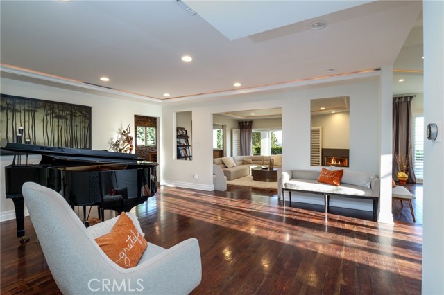 Detail Gallery Image 13 of 52 For 11810 Babbitt, Granada Hills,  CA 91344 - 4 Beds | 4 Baths