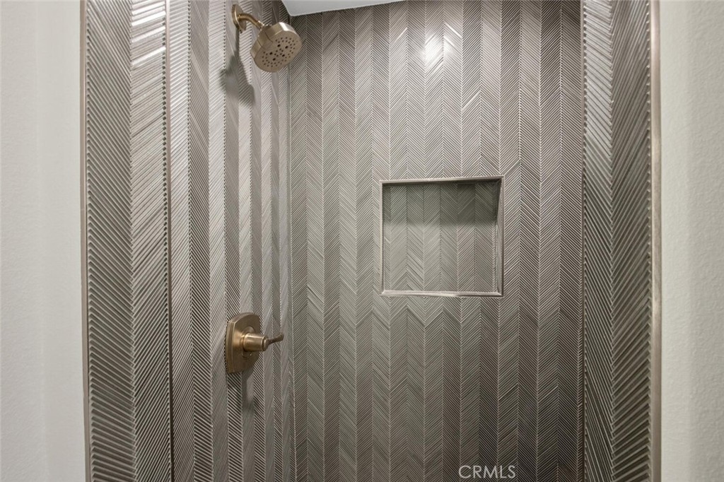 https://media.crmls.org/medias/b067cc69-fd34-4ca0-9ef2-955737188400.jpg?preset=X-Large