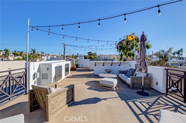 557 3rd St, Hermosa Beach, California 90254, 4 Bedrooms Bedrooms, ,3 BathroomsBathrooms,Residential,Sold,3rd St,SB22066433