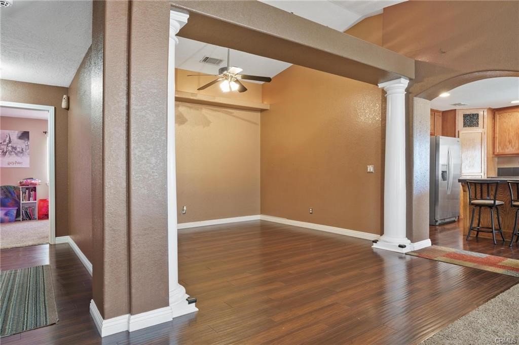 Detail Gallery Image 4 of 14 For 12875 Riverview Dr, Victorville,  CA 92395 - 3 Beds | 2 Baths