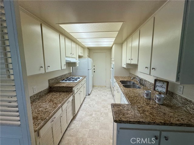 Detail Gallery Image 12 of 34 For 330 W California Bld #203,  Pasadena,  CA 91105 - 1 Beds | 2 Baths