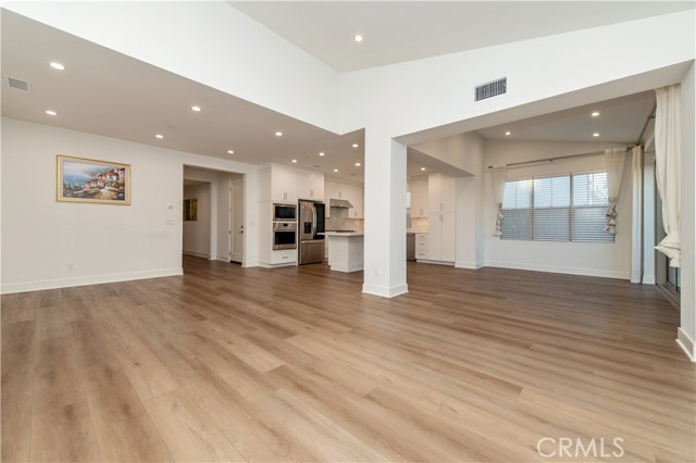 Detail Gallery Image 11 of 39 For 116 Imagination Trl, Irvine,  CA 92620 - 4 Beds | 3/1 Baths