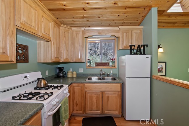 Detail Gallery Image 9 of 26 For 33653 Green Valley Ln, Green Valley Lake,  CA 92341 - 1 Beds | 1 Baths