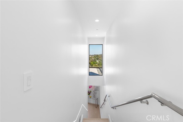 Detail Gallery Image 3 of 58 For 5134 Medina Rd, Woodland Hills,  CA 91364 - 5 Beds | 5/1 Baths