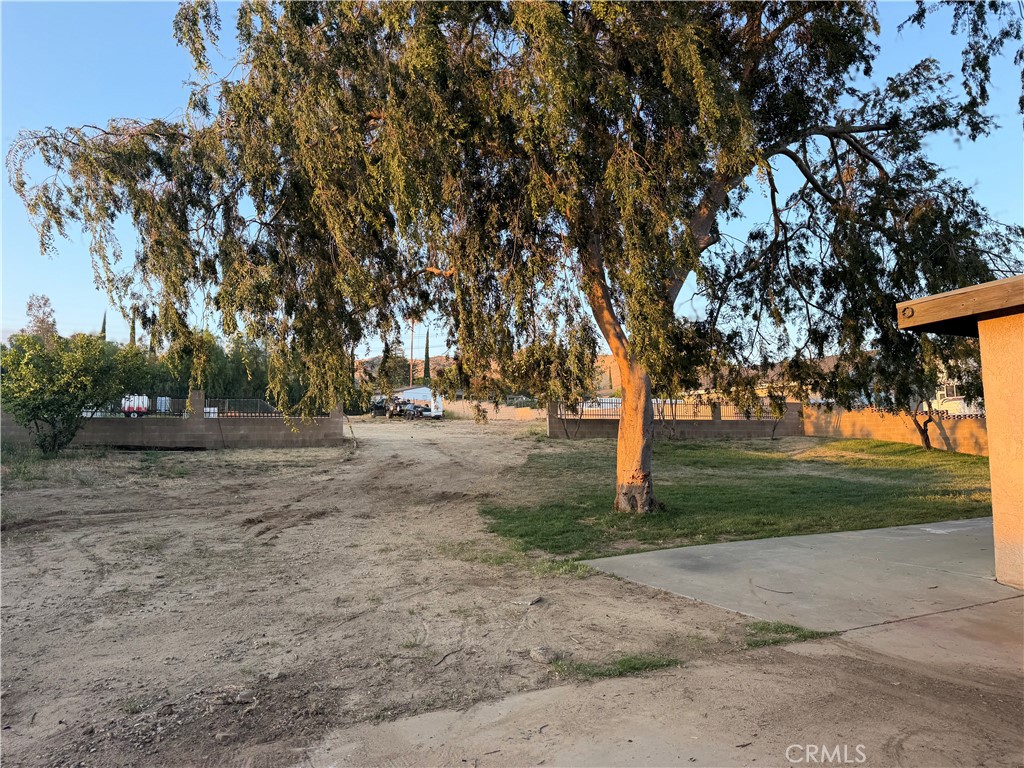https://media.crmls.org/medias/b06e104b-5364-4850-ab1e-02eebc3fb1e6.jpg?preset=X-Large