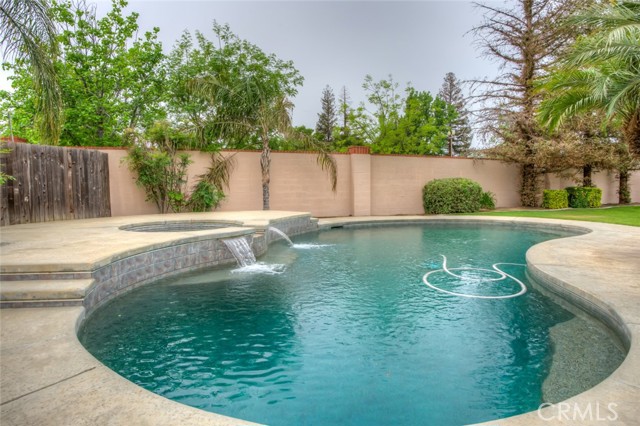 Detail Gallery Image 8 of 65 For 1507 Cromerton, Bakersfield,  CA 93311 - 5 Beds | 2/1 Baths