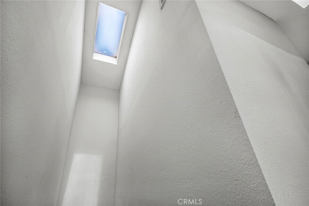 https://media.crmls.org/medias/b06f3054-82dc-4bfd-849a-bfb04a28cc2e.jpg?preset=X-Large