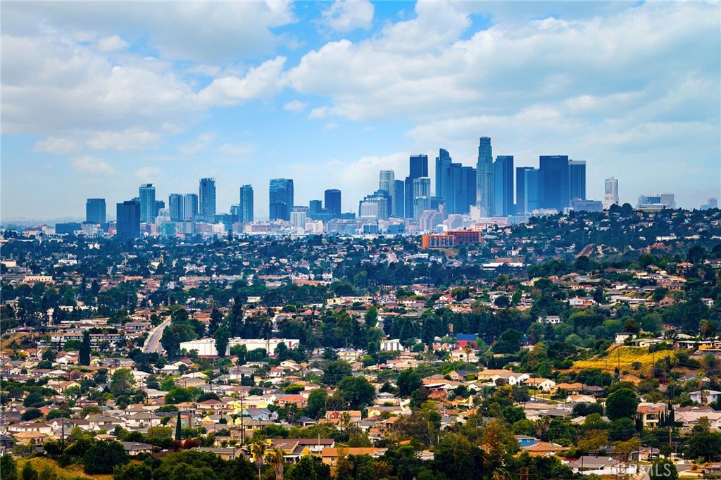 https://media.crmls.org/medias/b070a8a8-13f7-4834-801b-4c8c3e711d16.jpg?preset=X-Large