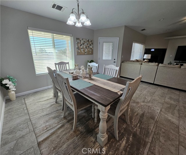 18010 Seaforth Street, Hesperia CA: https://media.crmls.org/medias/b070e3d4-e042-4242-b158-43f417c8aee3.jpg