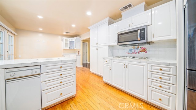 Detail Gallery Image 9 of 30 For 6772 Randiwood, West Hills,  CA 91307 - 3 Beds | 3 Baths