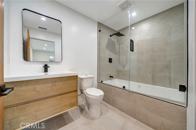 Detail Gallery Image 31 of 41 For 24250 Friar St, Woodland Hills,  CA 91367 - 4 Beds | 4 Baths