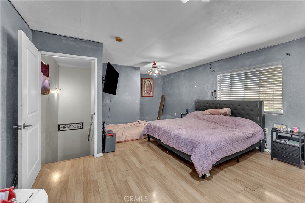 https://media.crmls.org/medias/b071ad17-1813-4e9c-9685-95d4fd12c114.jpg?preset=X-Large