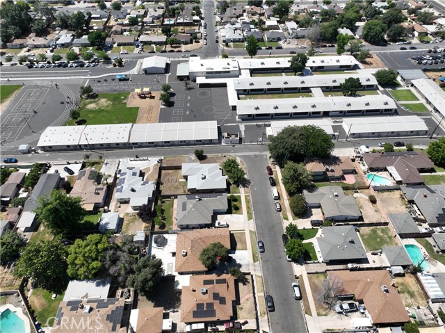 1004 Paloma Street, Bakersfield CA: https://media.crmls.org/medias/b071f05c-bb37-4dc0-8b1f-70faa92cef8f.jpg