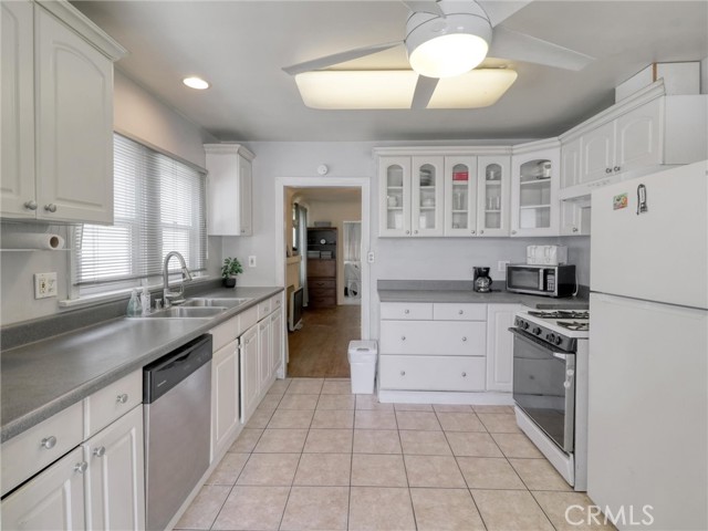 Detail Gallery Image 7 of 19 For 430 2nd, San Pedro,  CA 90731 - 3 Beds | 2 Baths