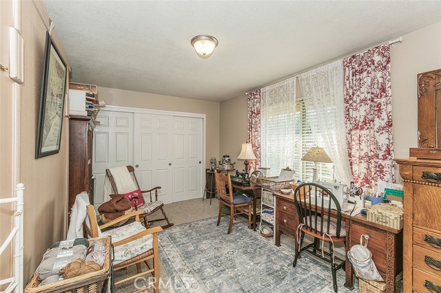 2468 Laverne, Clovis CA: https://media.crmls.org/medias/b073a9fe-5a94-4bab-bd26-7d64098fd1cf.jpg