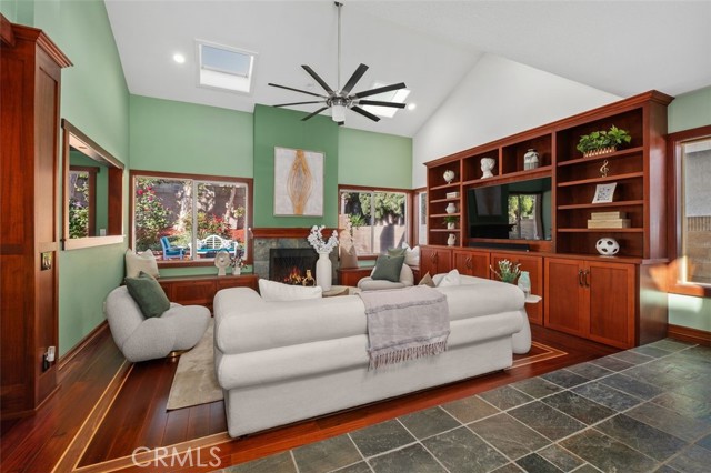9 Aberdeen st, Irvine CA: https://media.crmls.org/medias/b07425ab-d057-4625-ba5e-058234013977.jpg