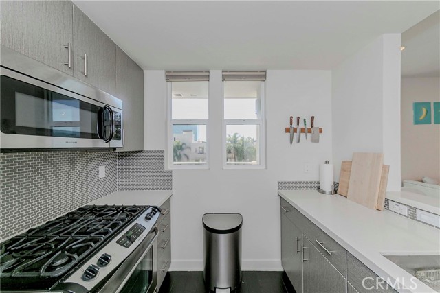Detail Gallery Image 6 of 39 For 436 S Virgil Ave #403,  Los Angeles,  CA 90020 - 2 Beds | 2 Baths
