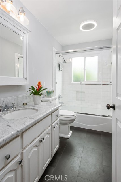4323 Laurelgrove Avenue, Studio City CA: https://media.crmls.org/medias/b0750e4a-8492-40cd-982d-c9b847158aed.jpg