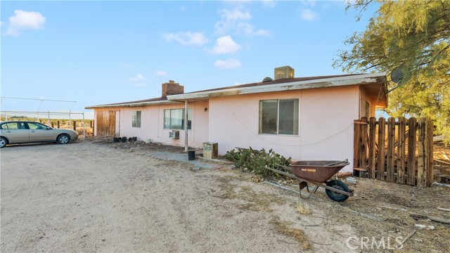 Detail Gallery Image 3 of 10 For 38920 Kathy Ln, Newberry Springs,  CA 92365 - 2 Beds | 1 Baths