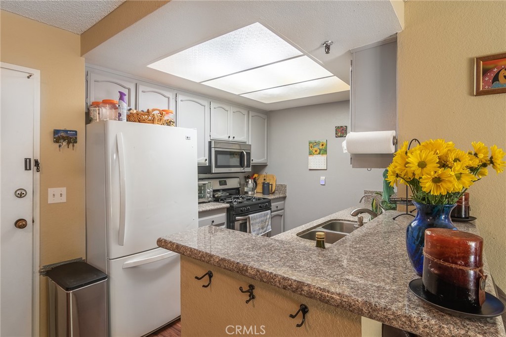 Granite Counter Breakfast Bar