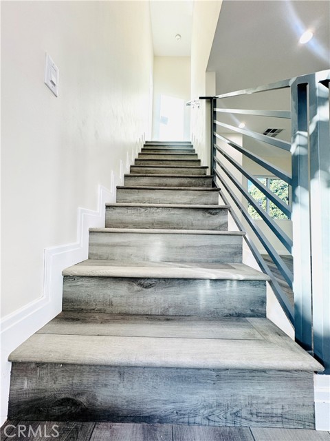 Detail Gallery Image 28 of 31 For 9318 Encino Ave, Northridge,  CA 91325 - 3 Beds | 3 Baths