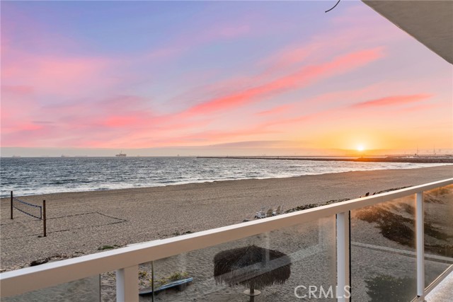 105 A Surfside Avenue, Surfside CA: https://media.crmls.org/medias/b07620ec-0155-43ca-b663-9cfa16b01cca.jpg