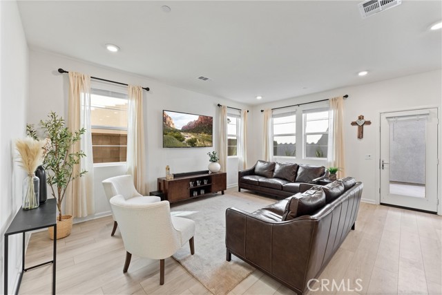 Detail Gallery Image 11 of 49 For 4010 Summer Way, Corona,  CA 92883 - 4 Beds | 3 Baths