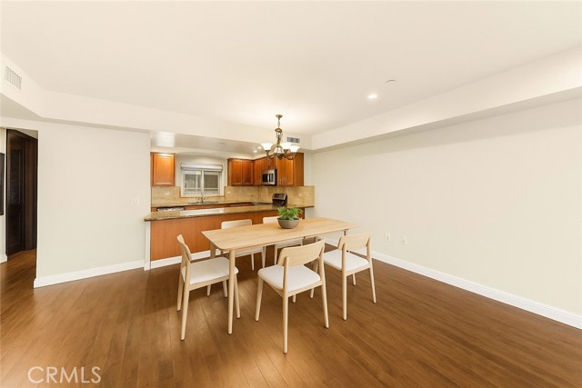 Detail Gallery Image 19 of 53 For 11218 Camarillo St #404,  Toluca Lake,  CA 91602 - 3 Beds | 3 Baths