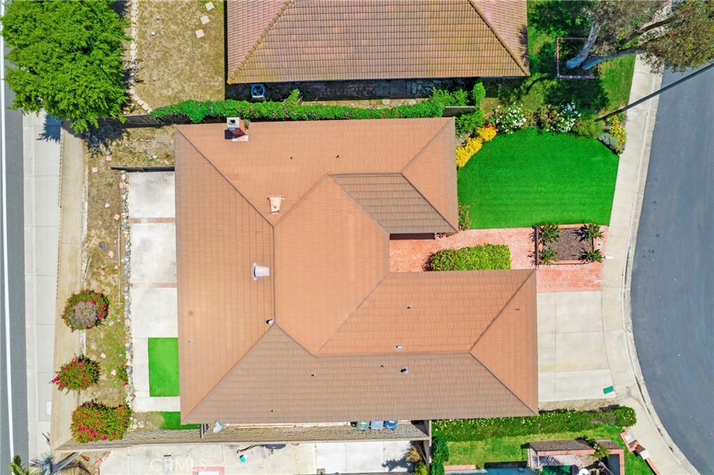 https://media.crmls.org/medias/b077bcc1-e955-4a16-a01b-bc27009728e2.jpg?preset=X-Large