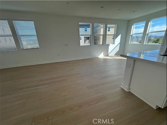 Detail Gallery Image 3 of 7 For 27425 Catalogue Way, Valencia,  CA 91381 - 4 Beds | 2/1 Baths