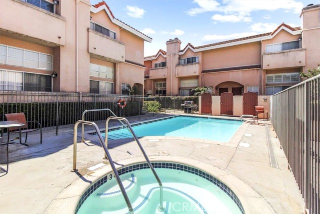 Detail Gallery Image 40 of 45 For 7320 Balboa Bld, Lake Balboa,  CA 91406 - 2 Beds | 2 Baths