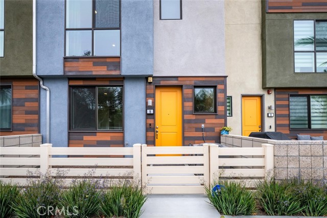 Detail Gallery Image 2 of 63 For 5860 Linden #8,  Long Beach,  CA 90805 - 3 Beds | 2/1 Baths