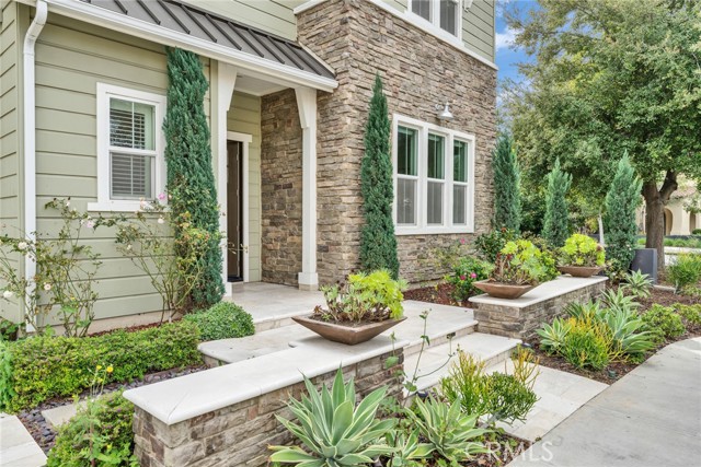 Detail Gallery Image 3 of 51 For 114 Crossover, Irvine,  CA 92618 - 5 Beds | 5/2 Baths