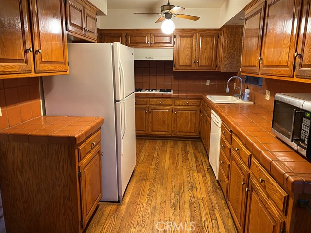 18219 Rayen Street, Northridge CA: https://media.crmls.org/medias/b07ba039-d08a-4514-8c4a-a811dd8c51c0.jpg