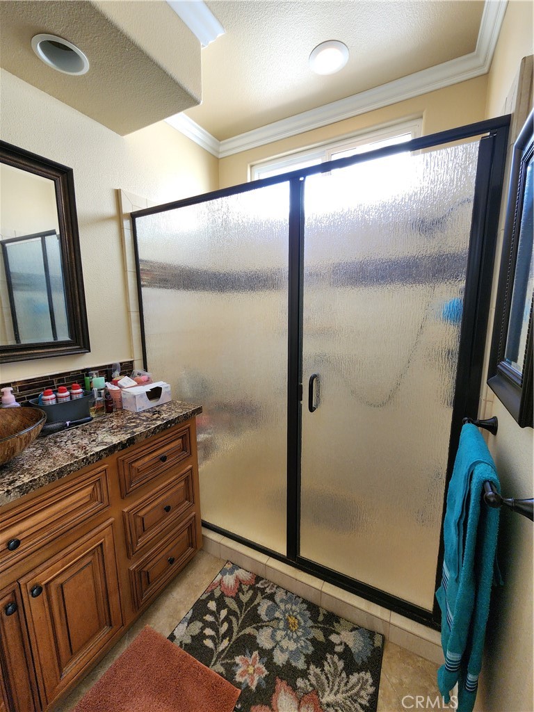https://media.crmls.org/medias/b07c25aa-85d3-4a97-ae07-b5a572d55db8.jpg?preset=X-Large