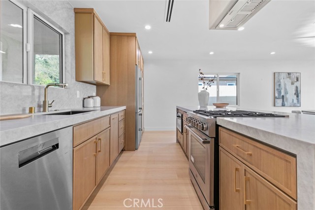 Detail Gallery Image 8 of 49 For 8321 Outland View, Sun Valley,  CA 91352 - 3 Beds | 4 Baths