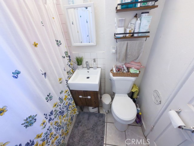 Detail Gallery Image 16 of 38 For 245 W 73rd, Los Angeles,  CA 90003 - 6 Beds | 4 Baths