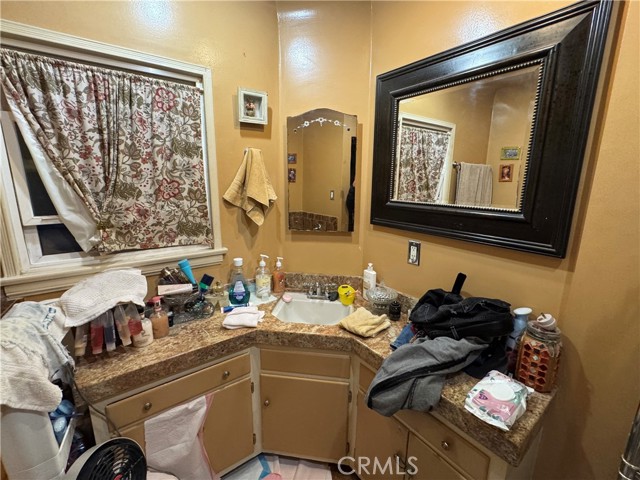 Detail Gallery Image 11 of 23 For 10020 Washington Ave, South Gate,  CA 90280 - 2 Beds | 1 Baths